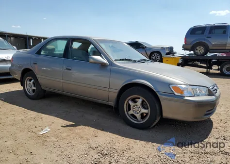 2000 Toyota Camry Le z USA, uszkodzony, nr VIN 4T1BF22K3YU105164